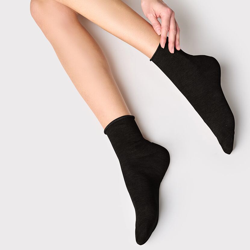 Cashmere socks with loose hem black