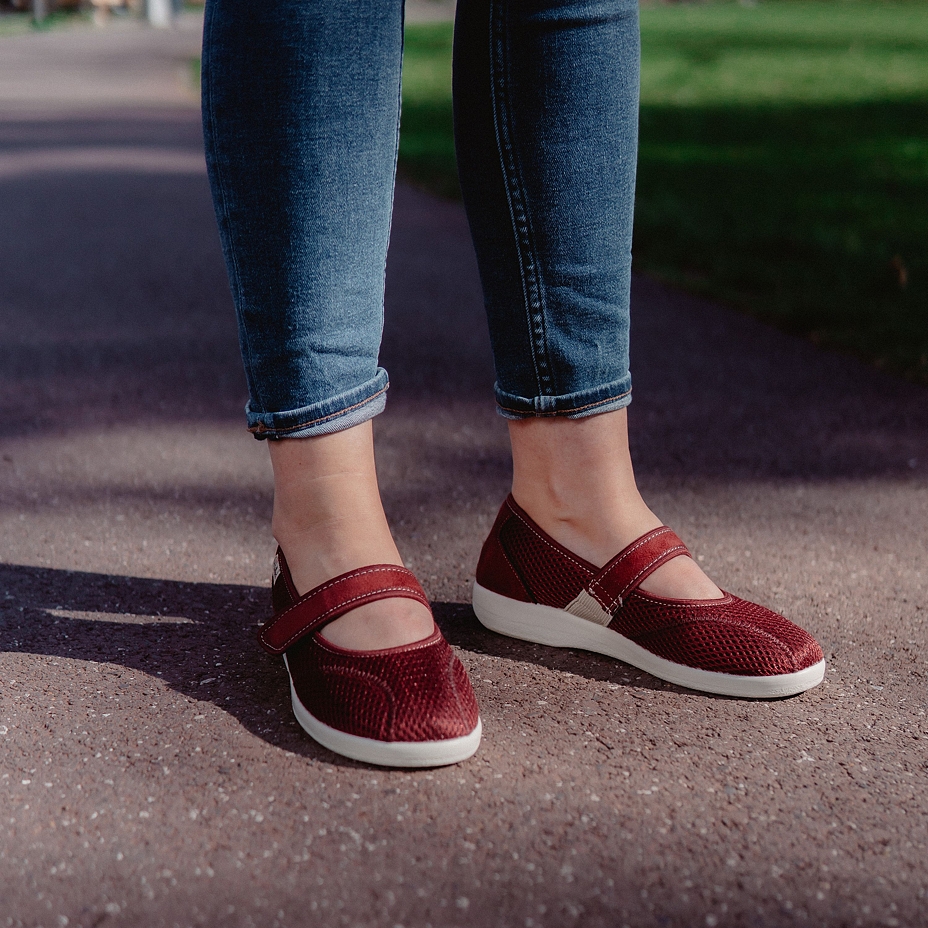 Women's Ballerina Velcro Comfort Pumps Red