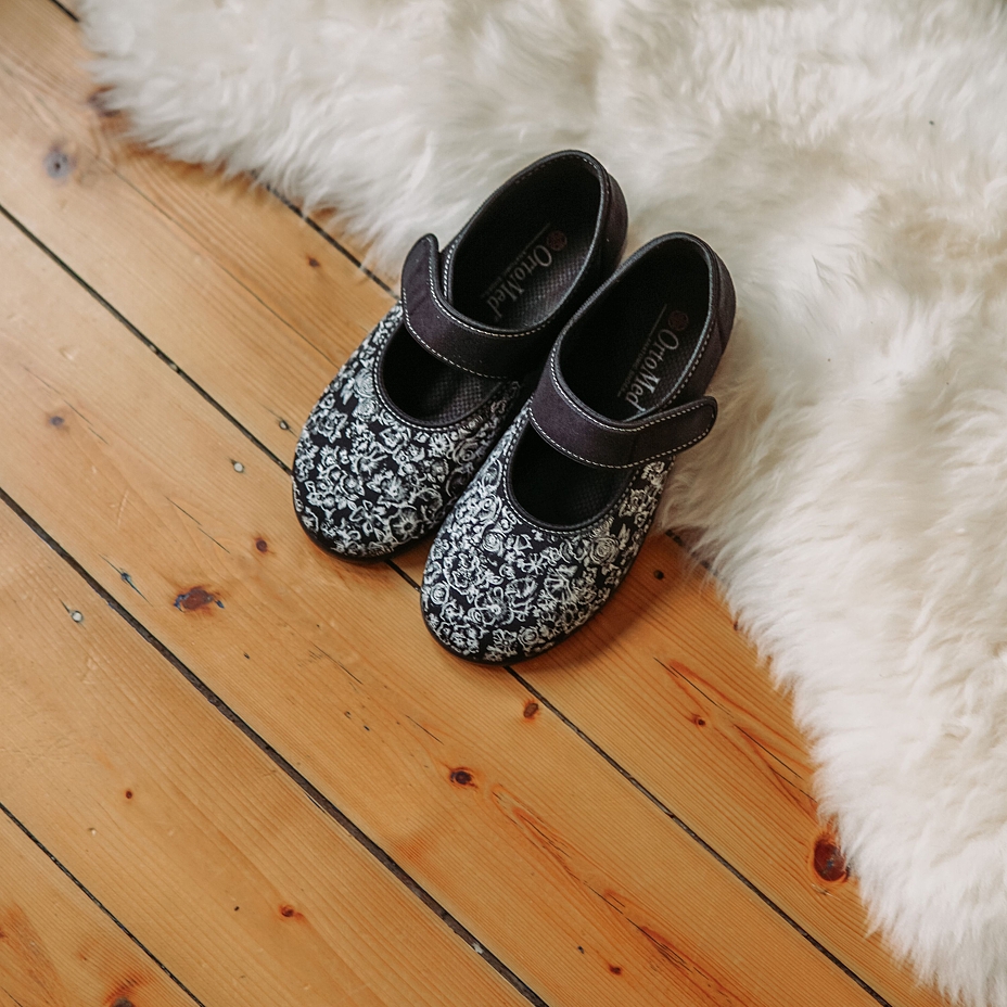 Women's ballerinas with strap Black Flower