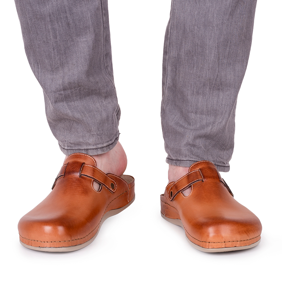 Men's leather slip-ons Leos Brown