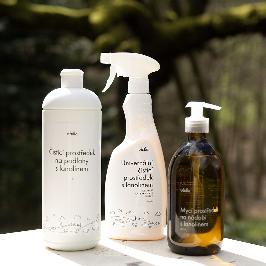 Universal detergent with lanolin 750 ml