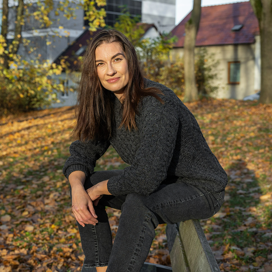 Women's wool sweater with round neckline, dark gray