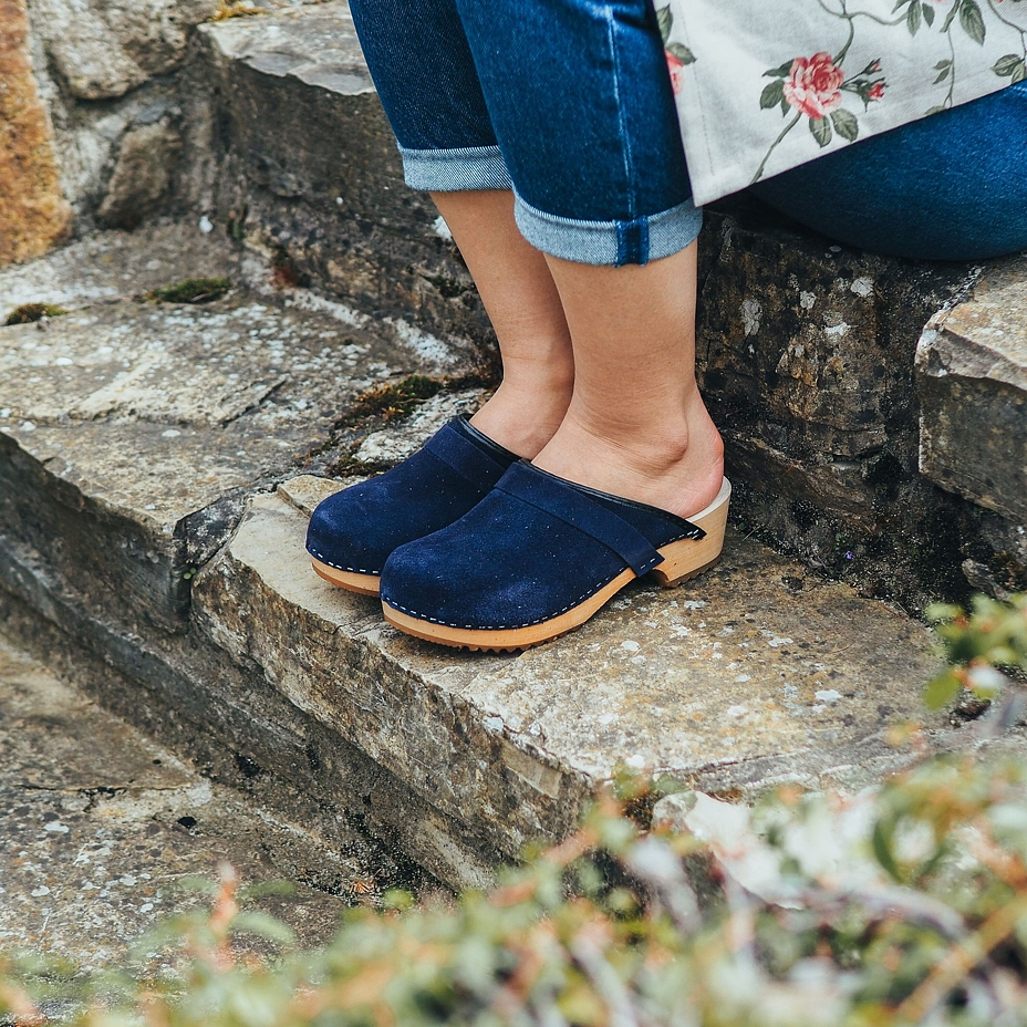 Women's Brushed Leather Anatomic Clogs Blue