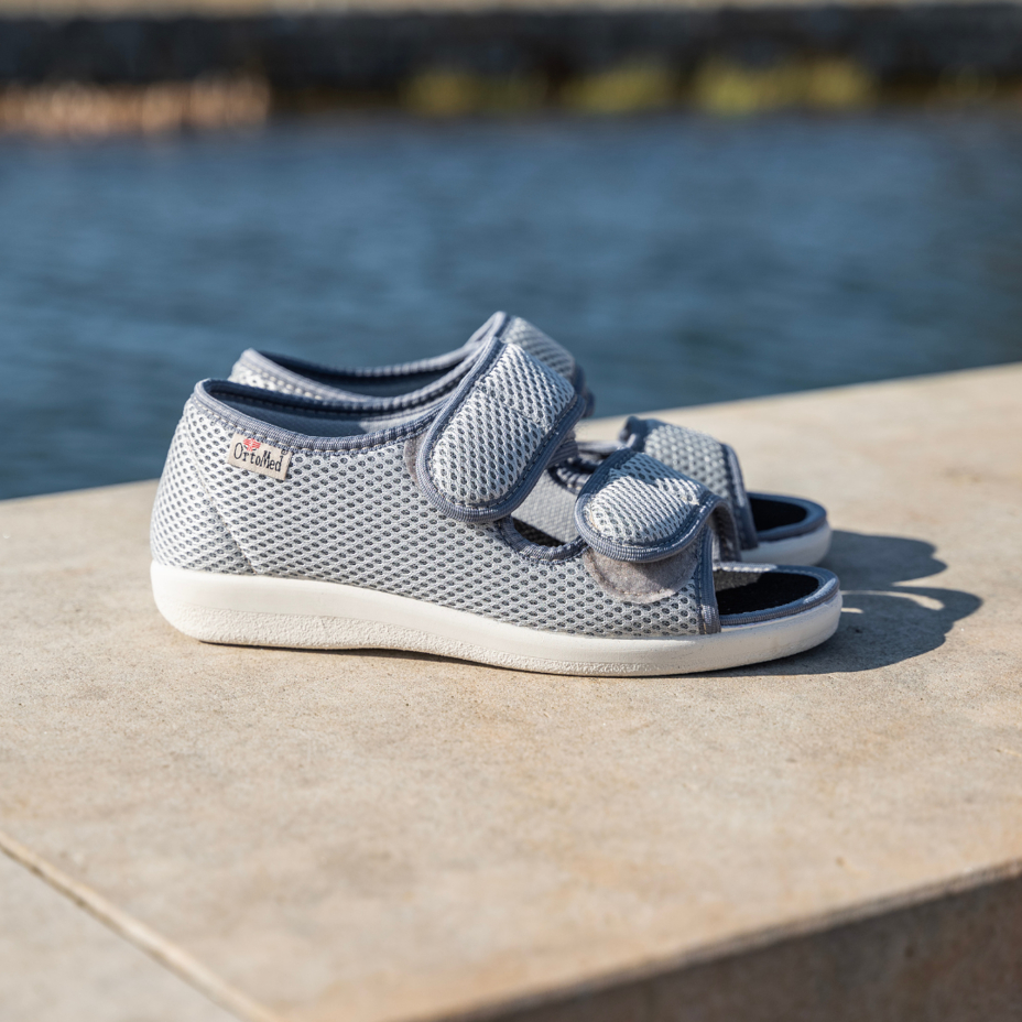 Breathable bandage shoes gray