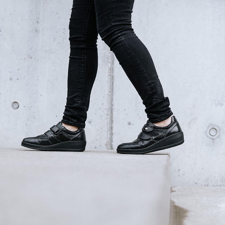 Women's Stela Leather Velcro Shoes Black