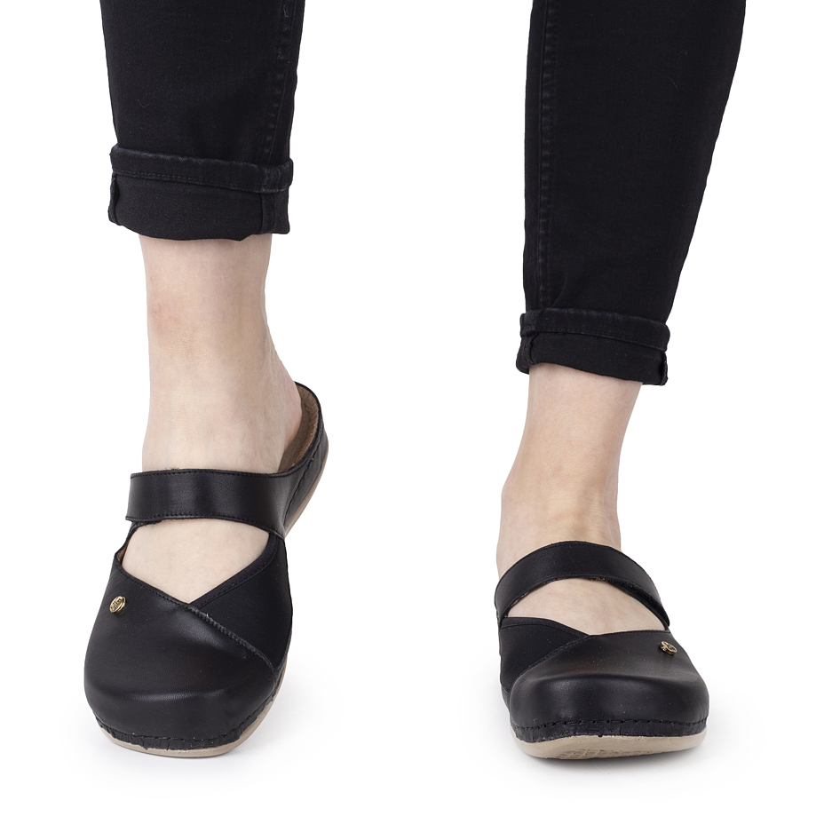 Women's leather slip-ons for bunions Leontyna Black