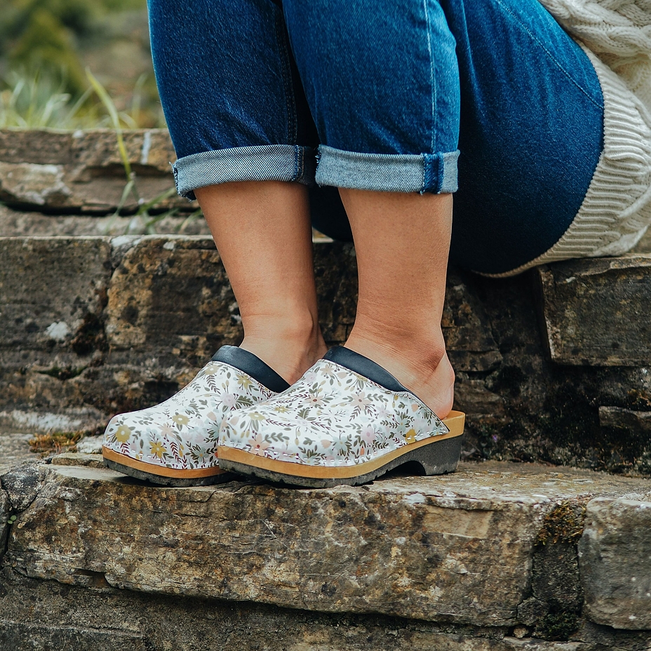 Women's orthopedic clogs with rubber sole Flowers