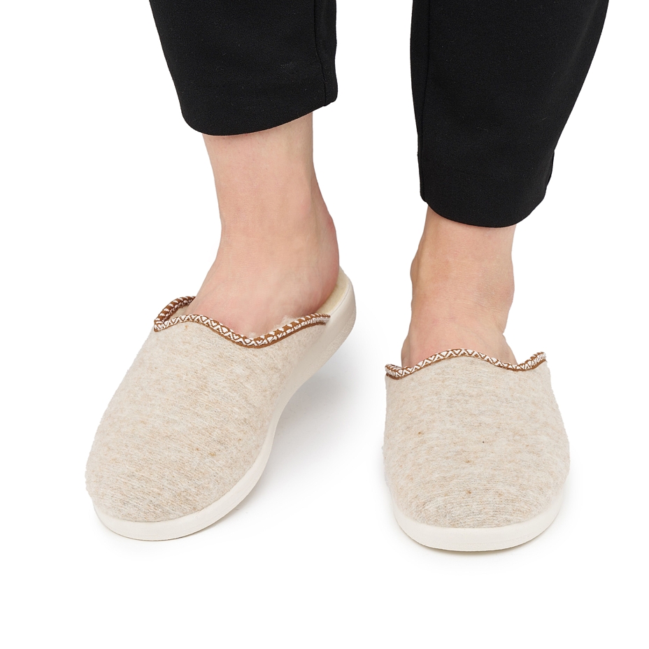 Women’s Wool Slippers Beige
