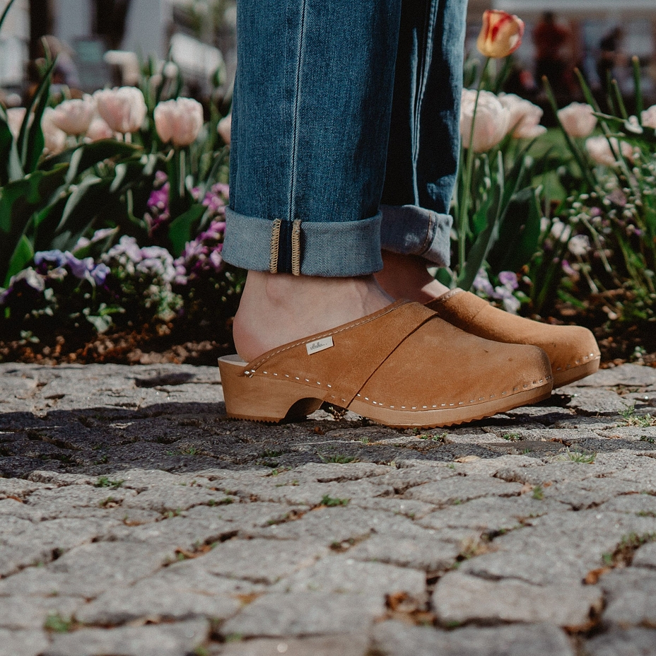 Women's Brushed Leather Anatomic Clogs Brown