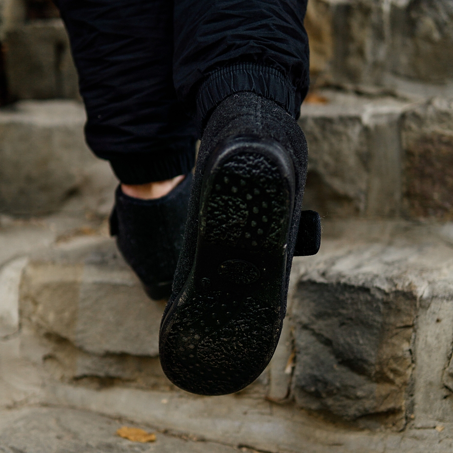 Men's Velcro Slippers Boots with Wool Lining Black