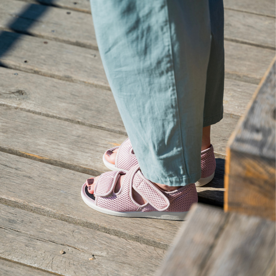 Women's breathable bandage sandals pink