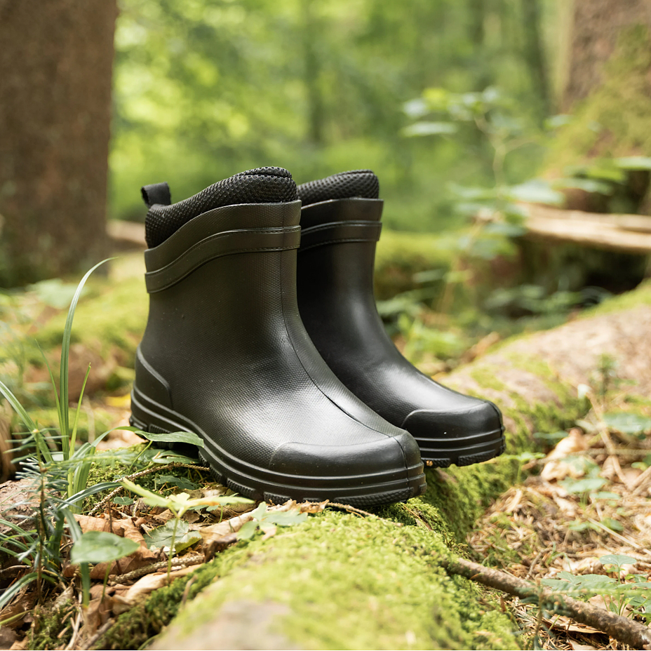 Insulated women's low wellies with wool insert black