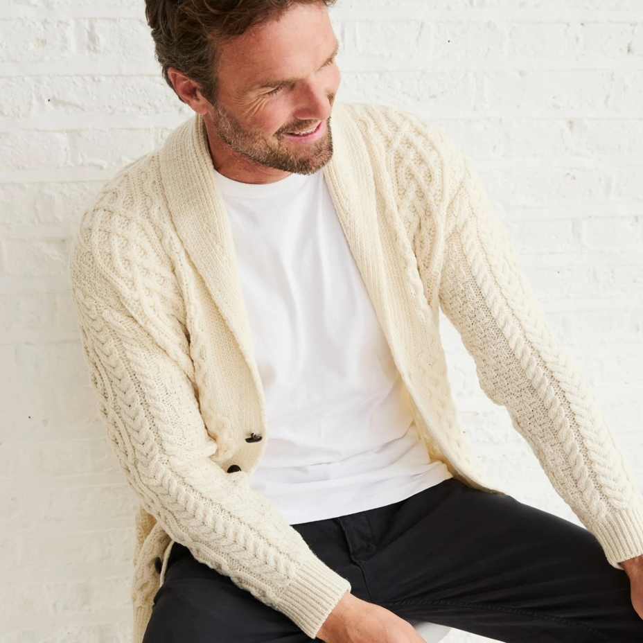 Men's Merino wool sweater with buttons, natural