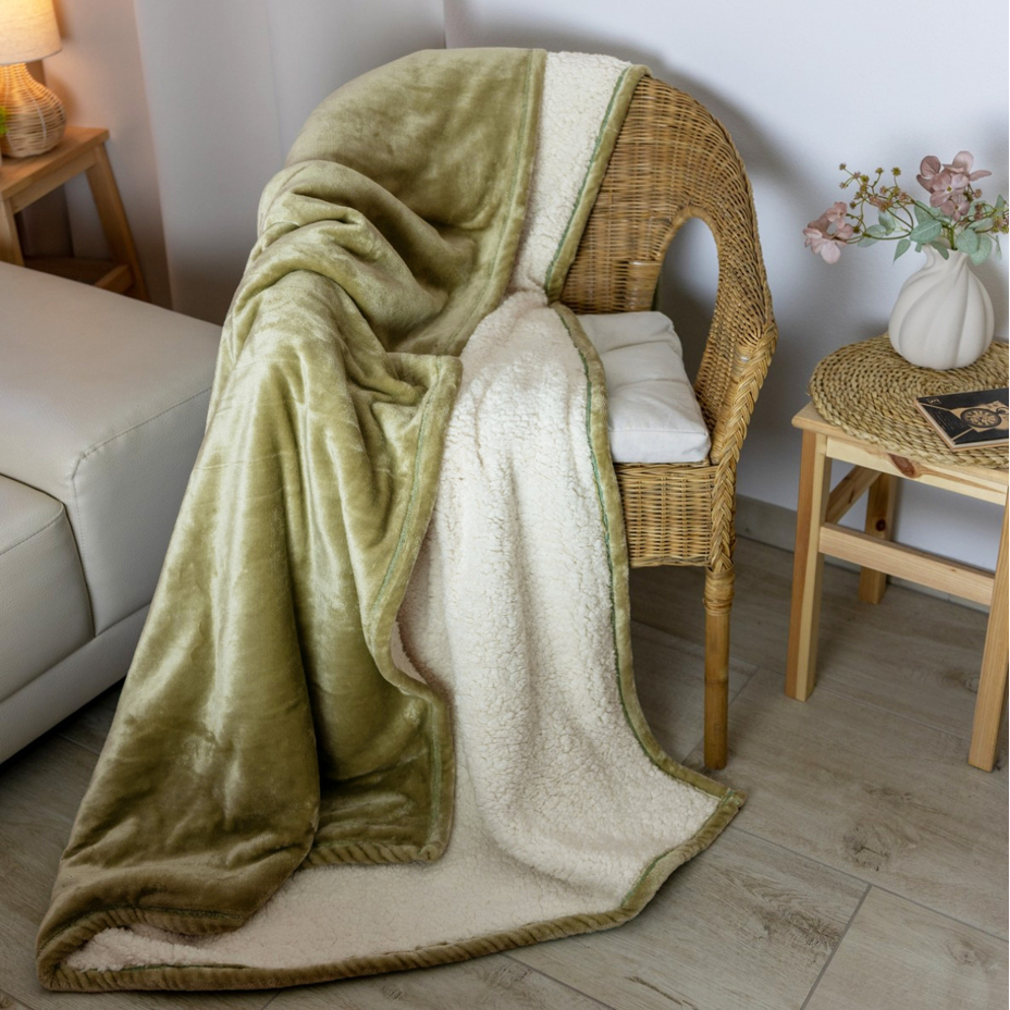 Micro plush blanket green