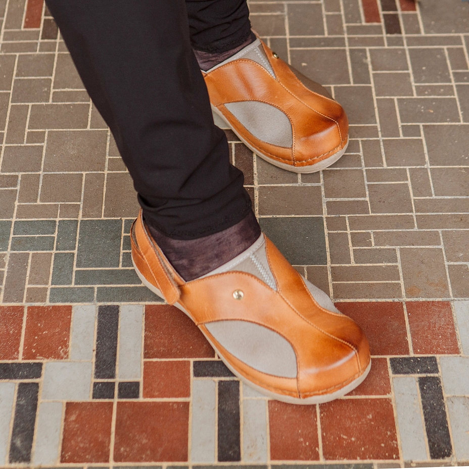 Women's leather sandals for bunions Livia Brown