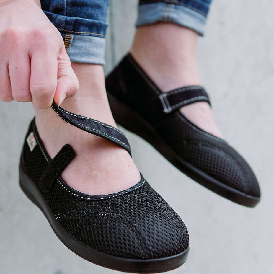 Women's Comfort Ballerina Velcro Pumps Black