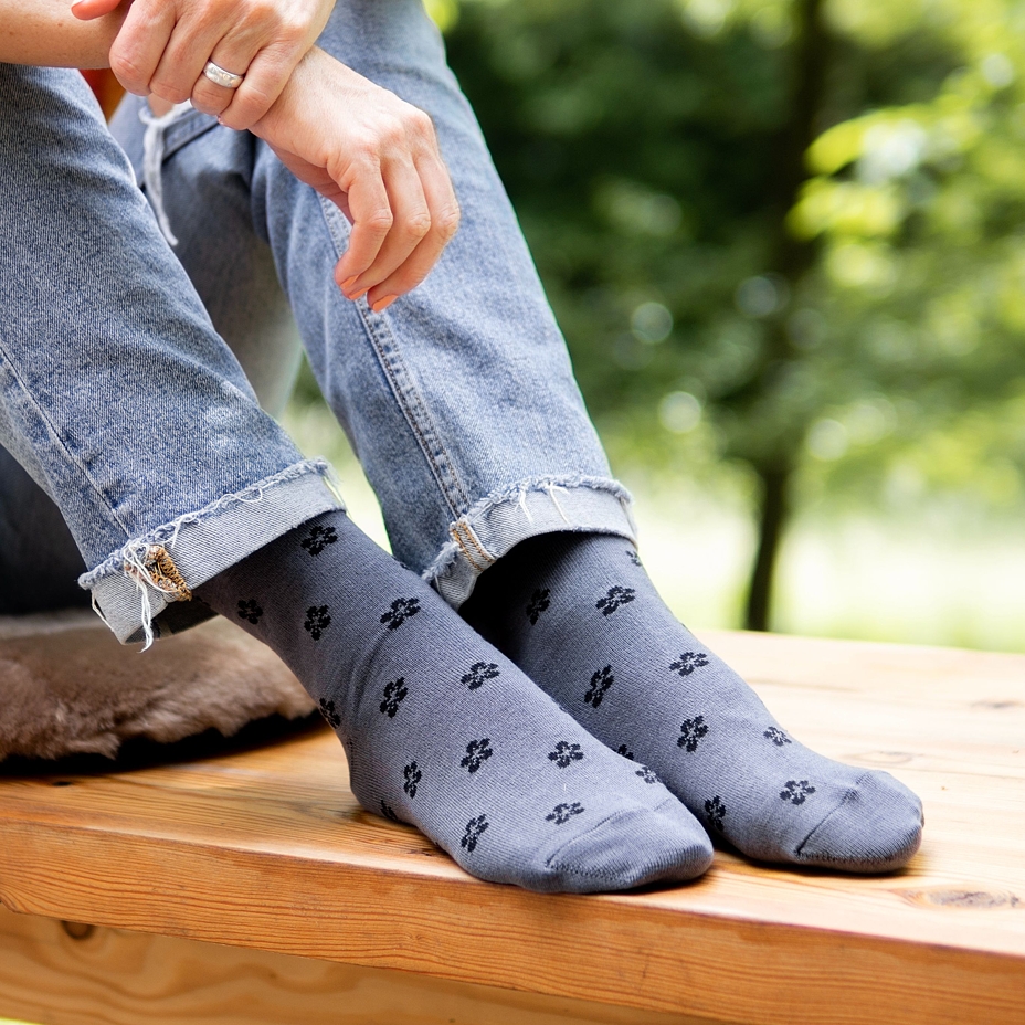 Bamboo socks with loose top, flower, gray