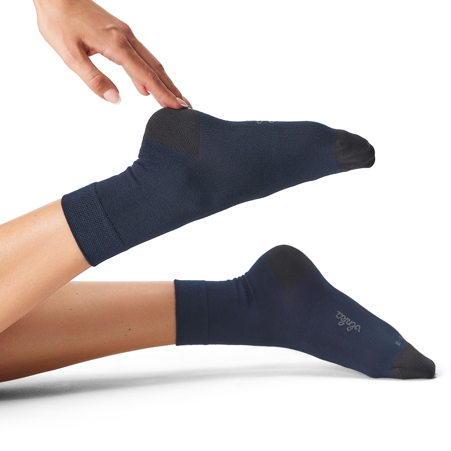 2 pairs of bamboo socks