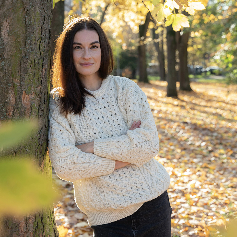 Women's wool sweater with round neckline, natural