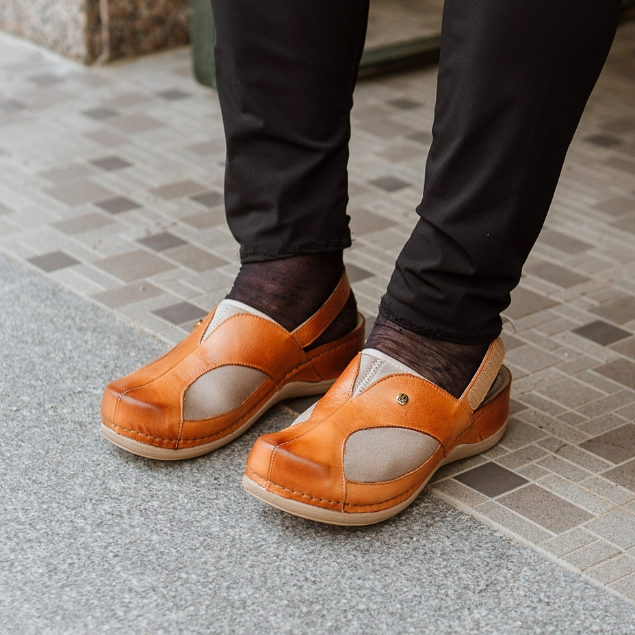 Women's leather sandals for bunions Livia Brown