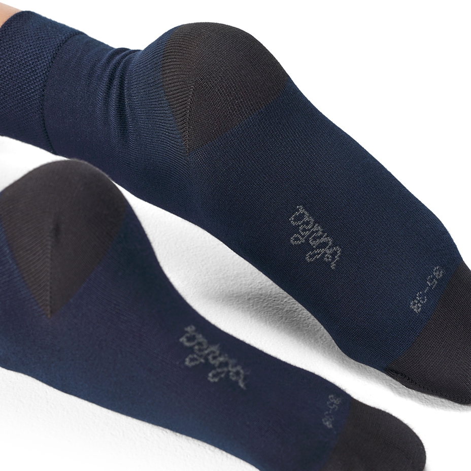 2 pairs of bamboo socks