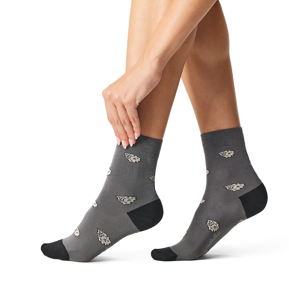 2 pairs of bamboo socks sheep