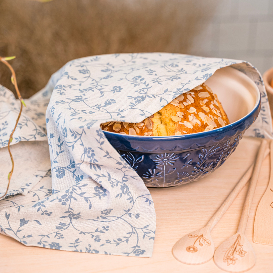 Wooden cooking spoon with spring daisy pattern