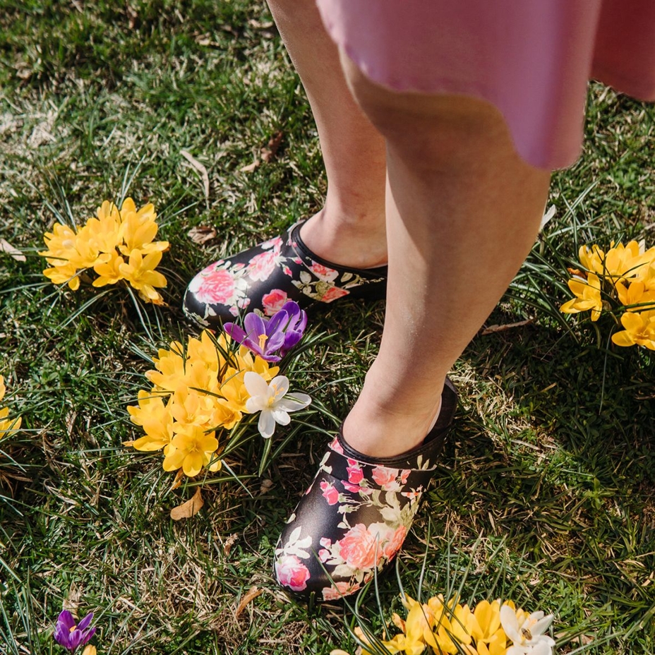 Women's Anatomic Clogs - Black Blossom