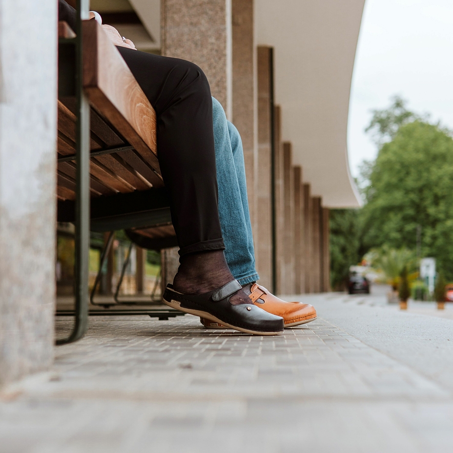Women's leather slip-ons for bunions Leontyna Black