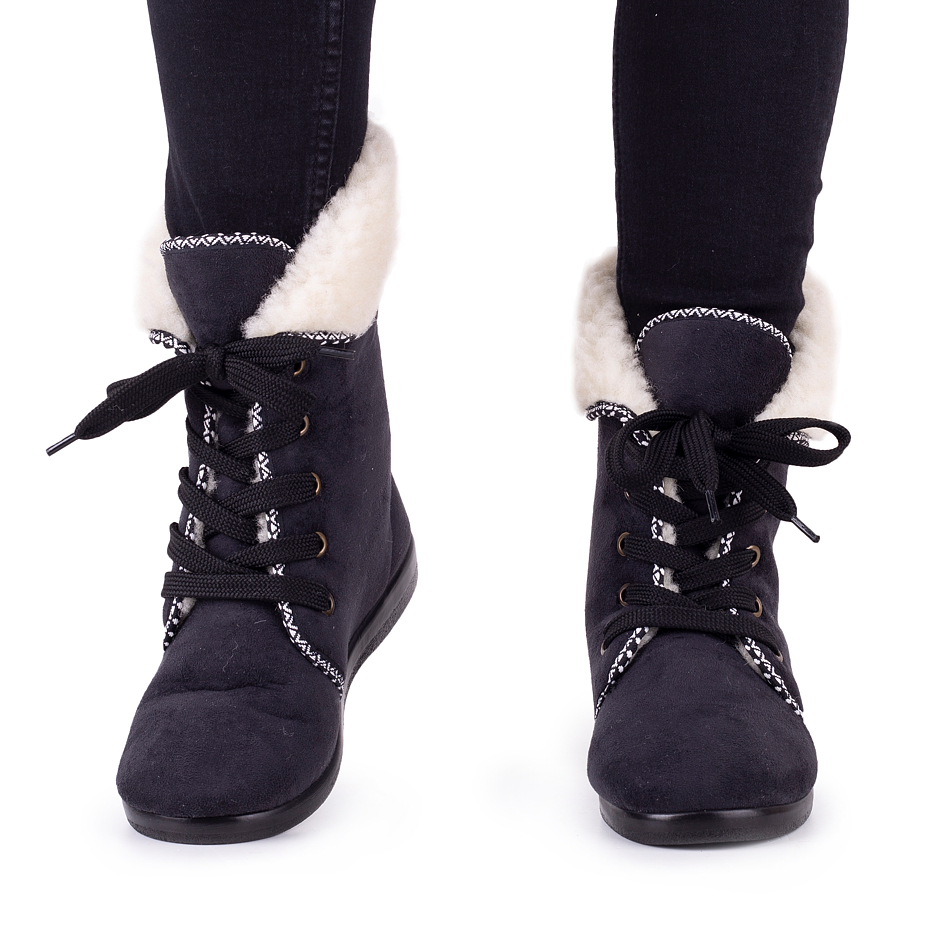 Women's Lace-up Winter Boots with Sheep Wool Black