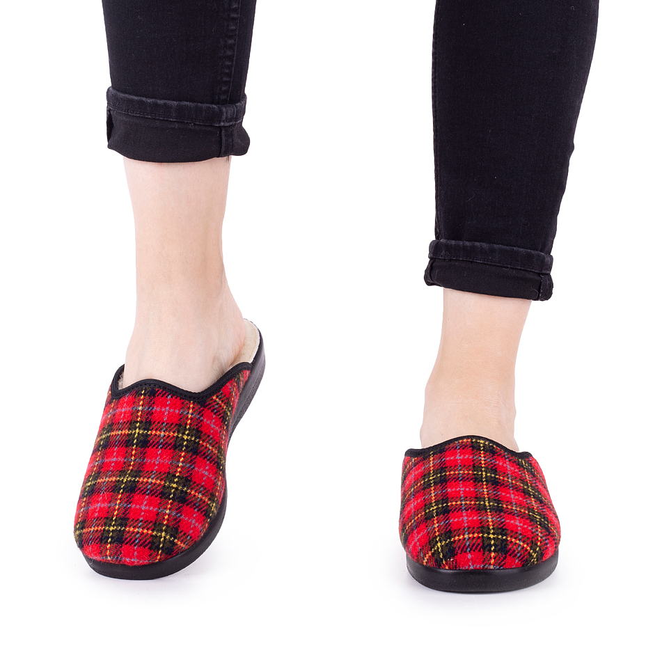 Women's slippers with sheep wool Red Plaid