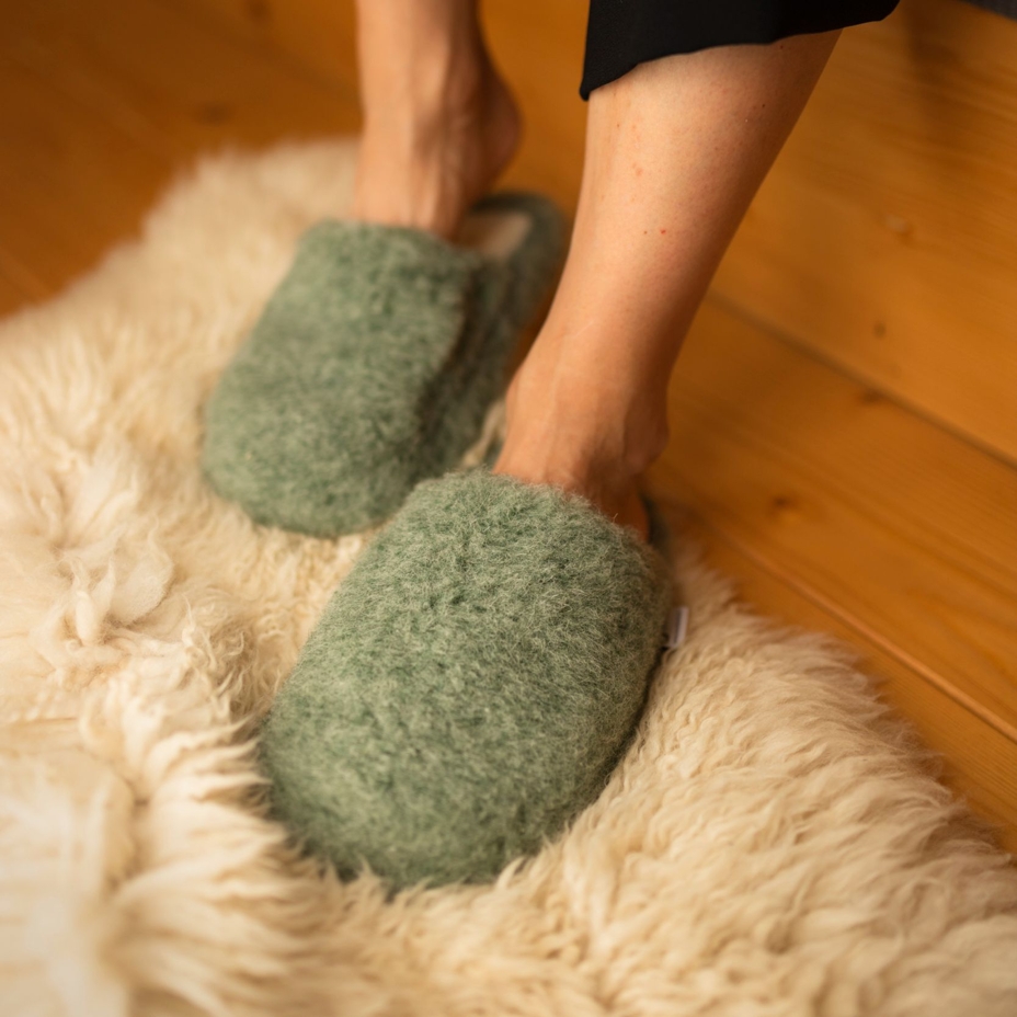 Wool TV slippers Green