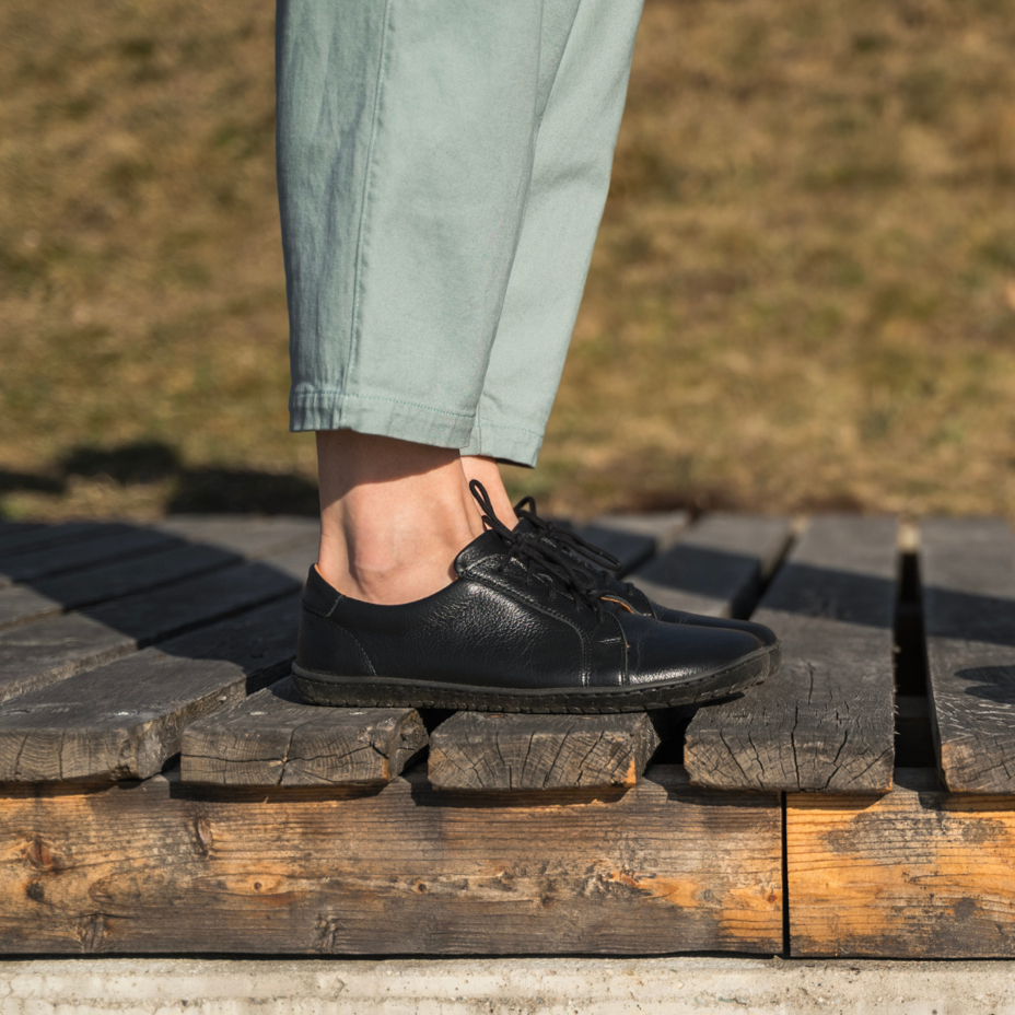 Barefoot leather sneakers Mira black