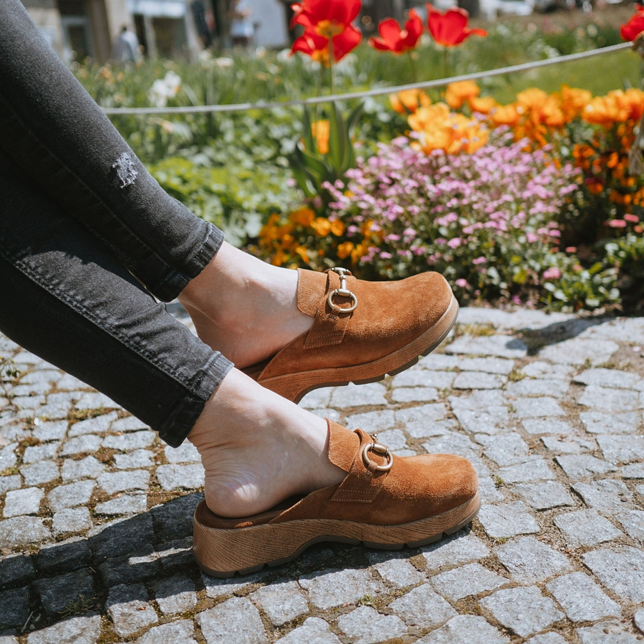 Women’s Karolína Leather Mules Brown