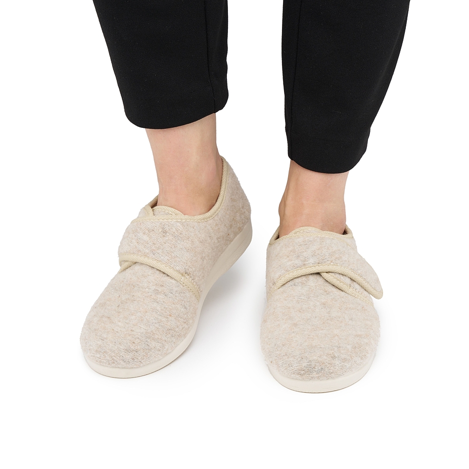 Wool Felt Slippers with Velcro Beige