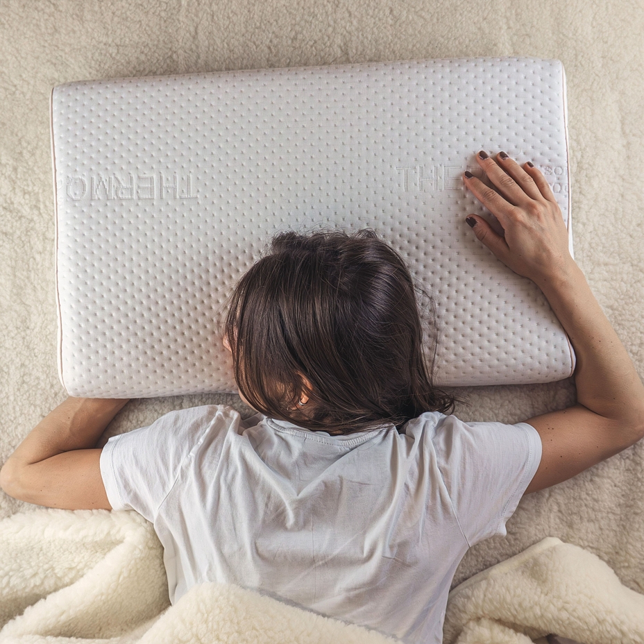 Orthopedic memory pillow for stomach sleepers