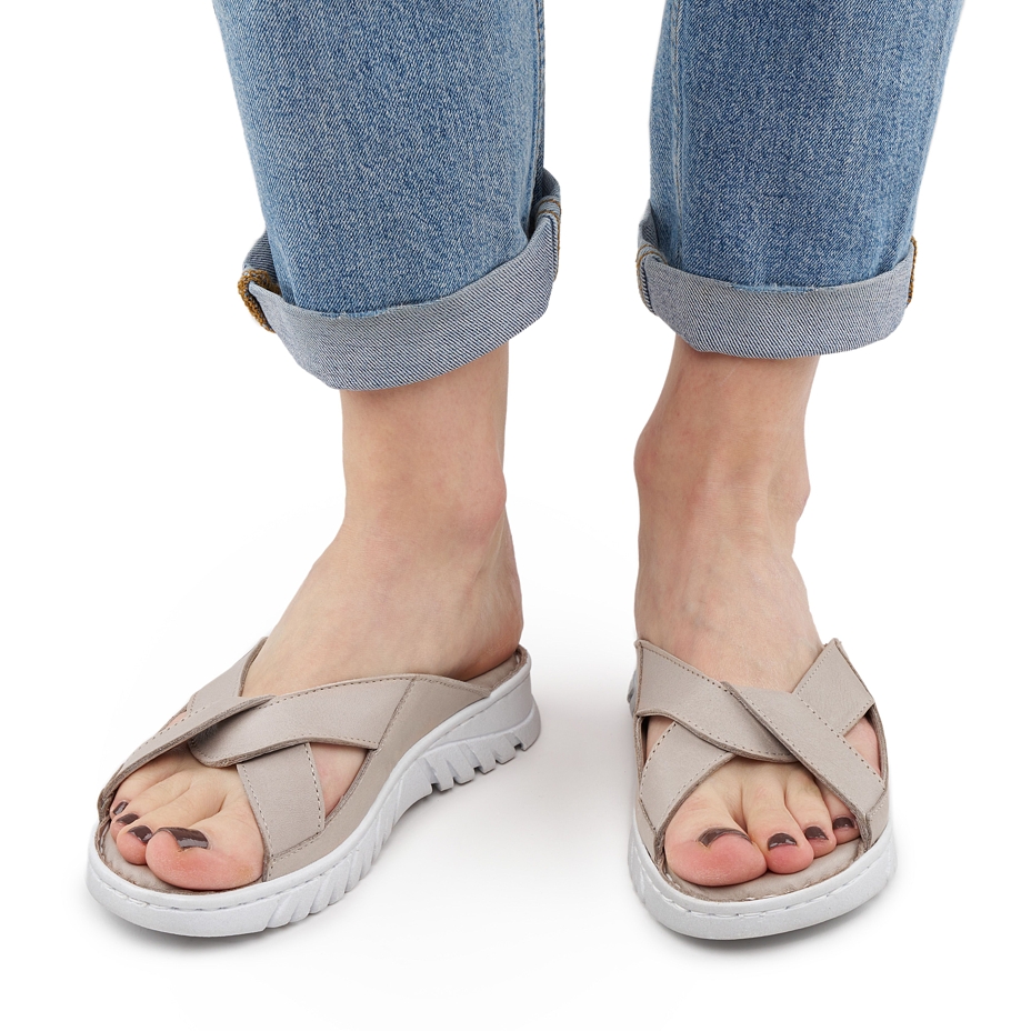 Women's leather slip-on shoes Klaudia beige