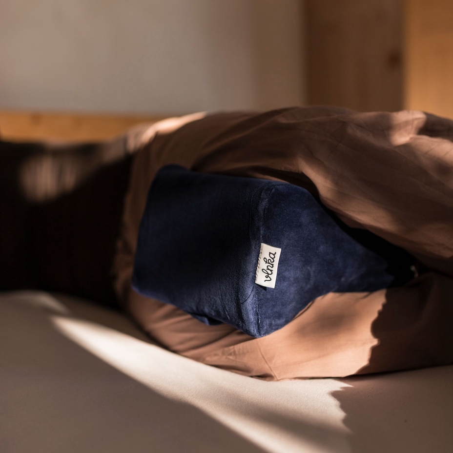 Orthopedic memory foam knee pillow