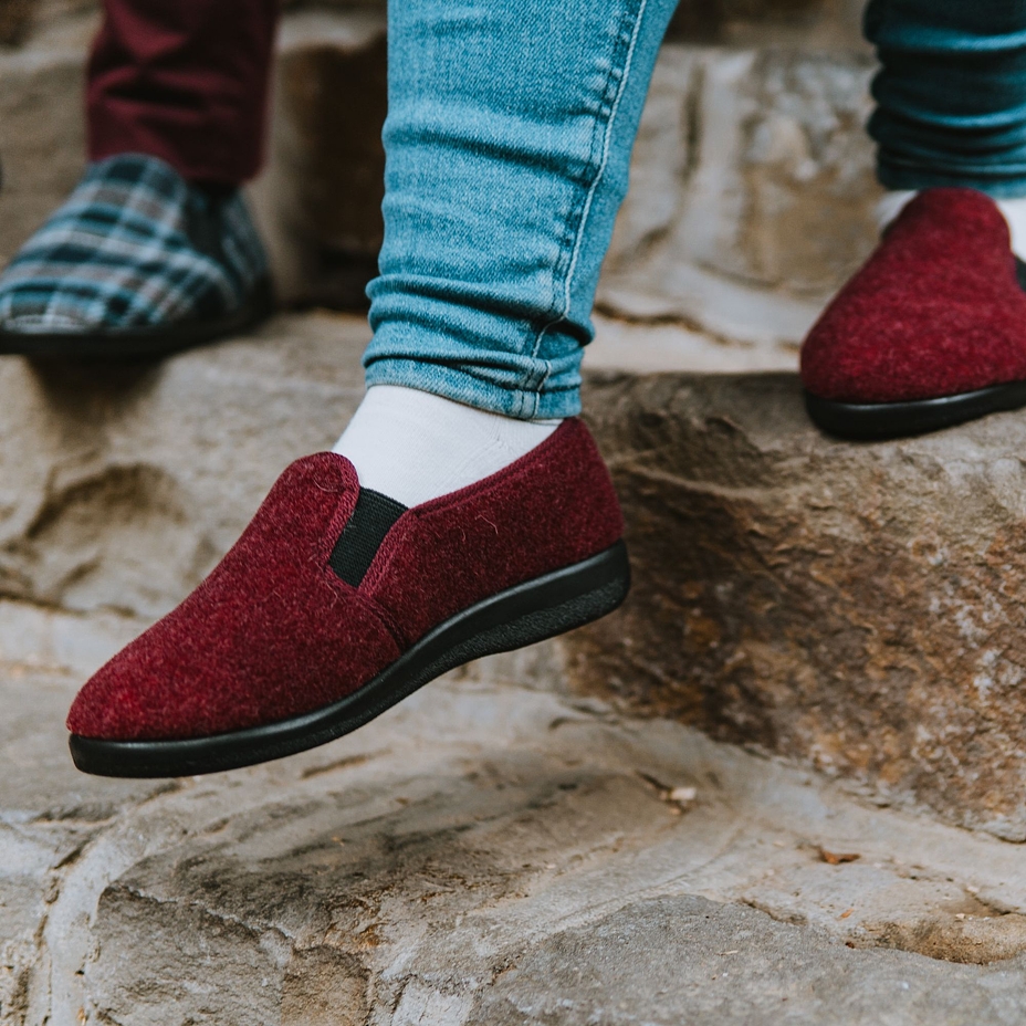Women's Non-Slip Slippers with Wool Lining Red