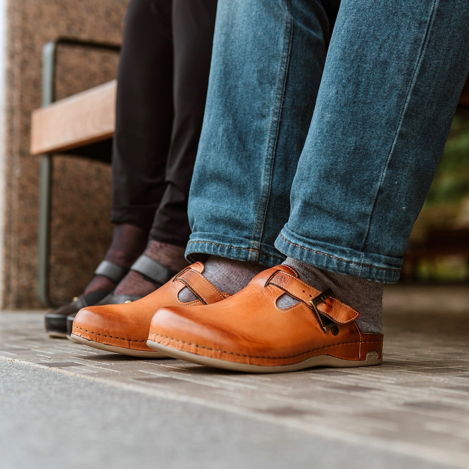 Men's leather slip-ons Leos Brown