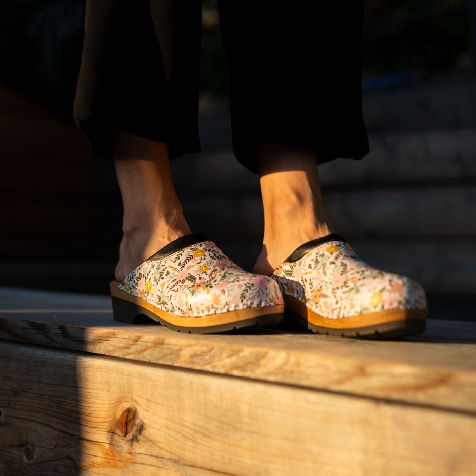 Women's orthopedic clogs with rubber sole Flowers