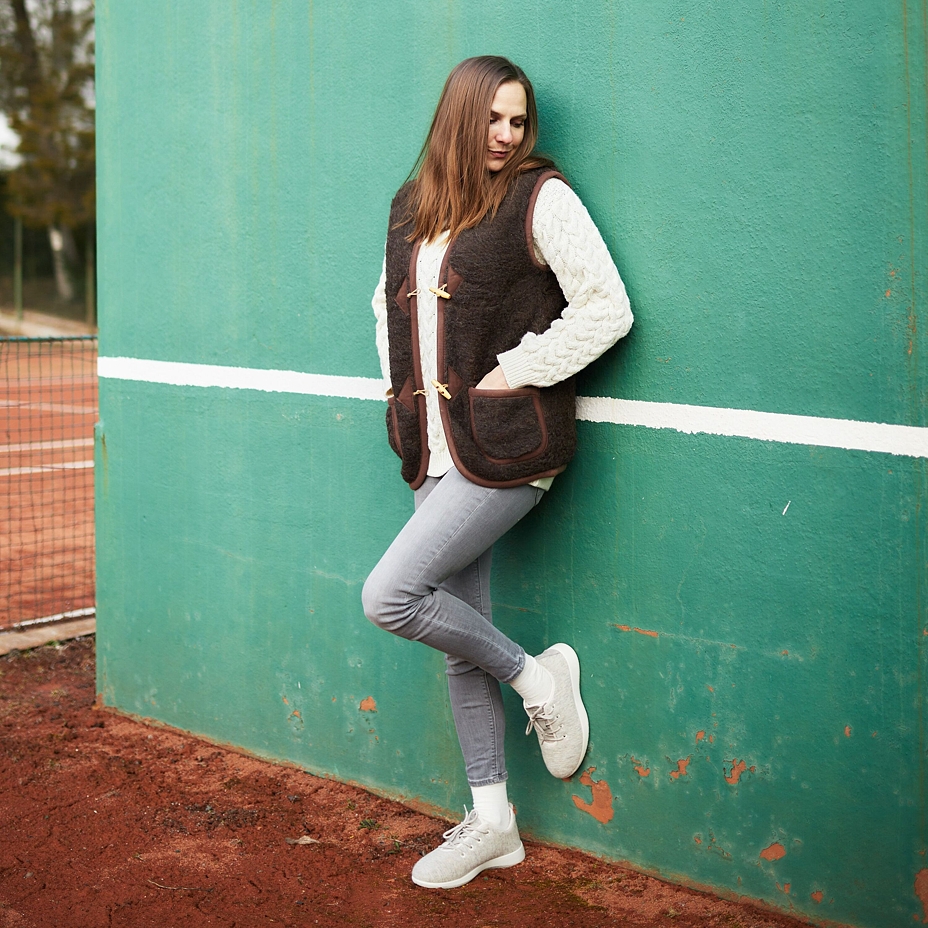 Wool Toggle Tie Vest Dark Brown