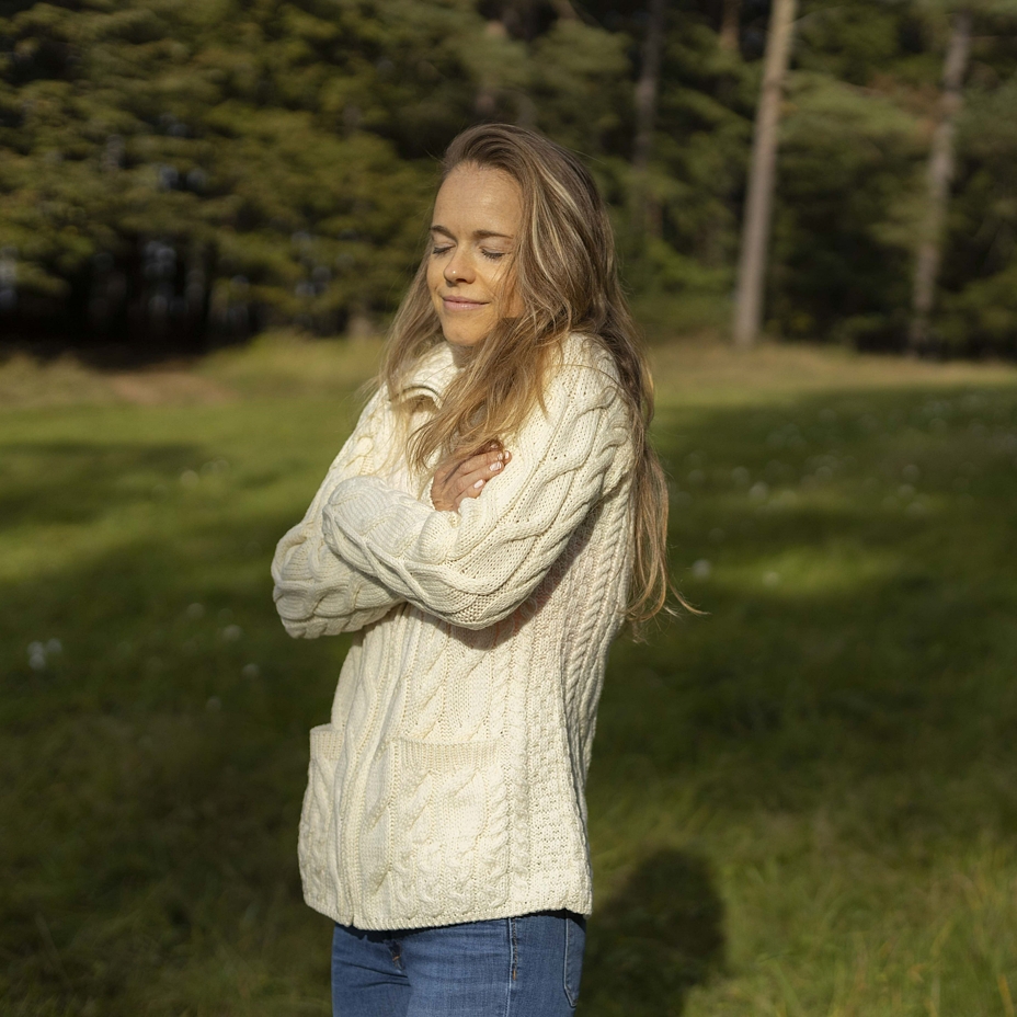Women's Supersoft Merino wool sweater with zipper natural