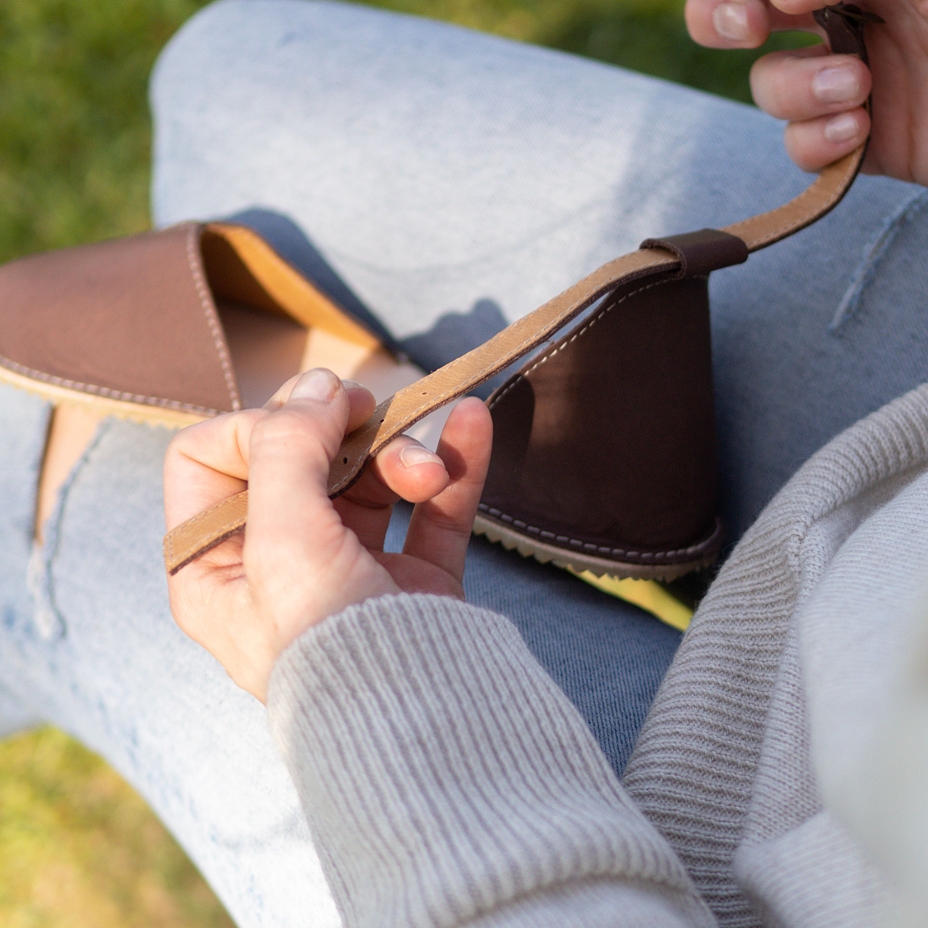 Women's barefoot leather sandals Zina brown